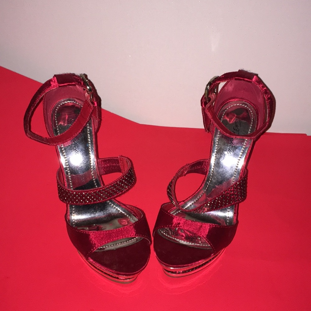 Shoes - Picture 4 of 4